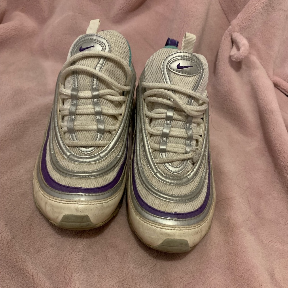 2 pairs of nike sneakers